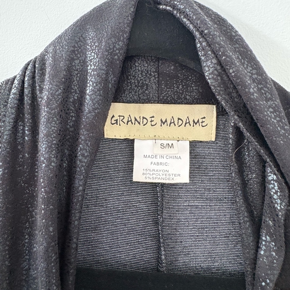 Elegant Gray/Black Pleather Women's Cardigan - Picture 2 of 6